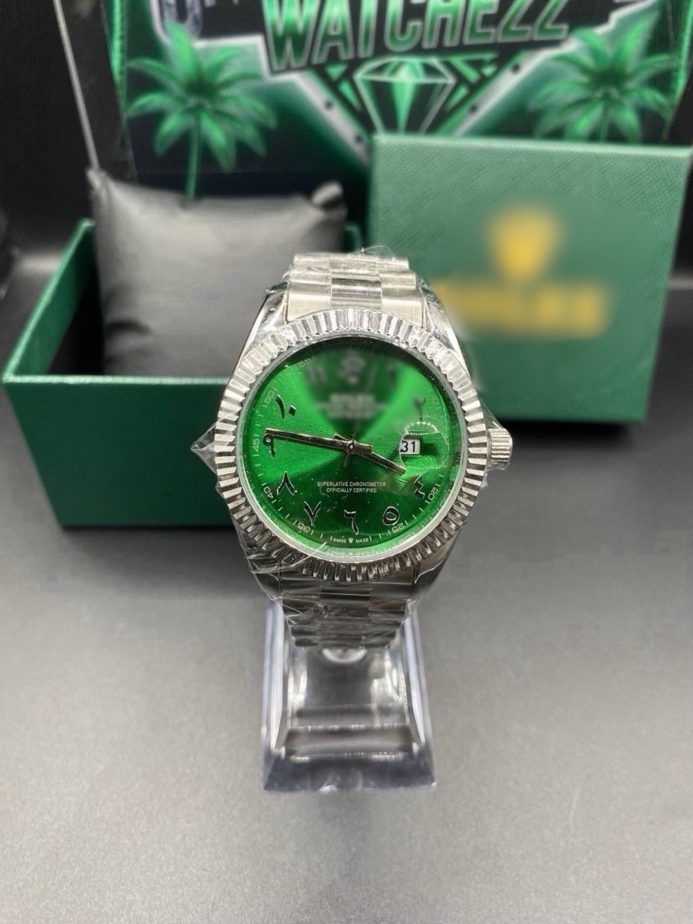 Datejust Green Sunray Dial Silver Case
*Box Included*